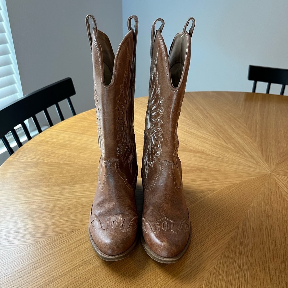 ARULA wide-calf cowboy boots